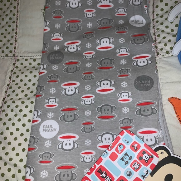 Brand new PAUL Frank blanket & bibs - Picture 6 of 7